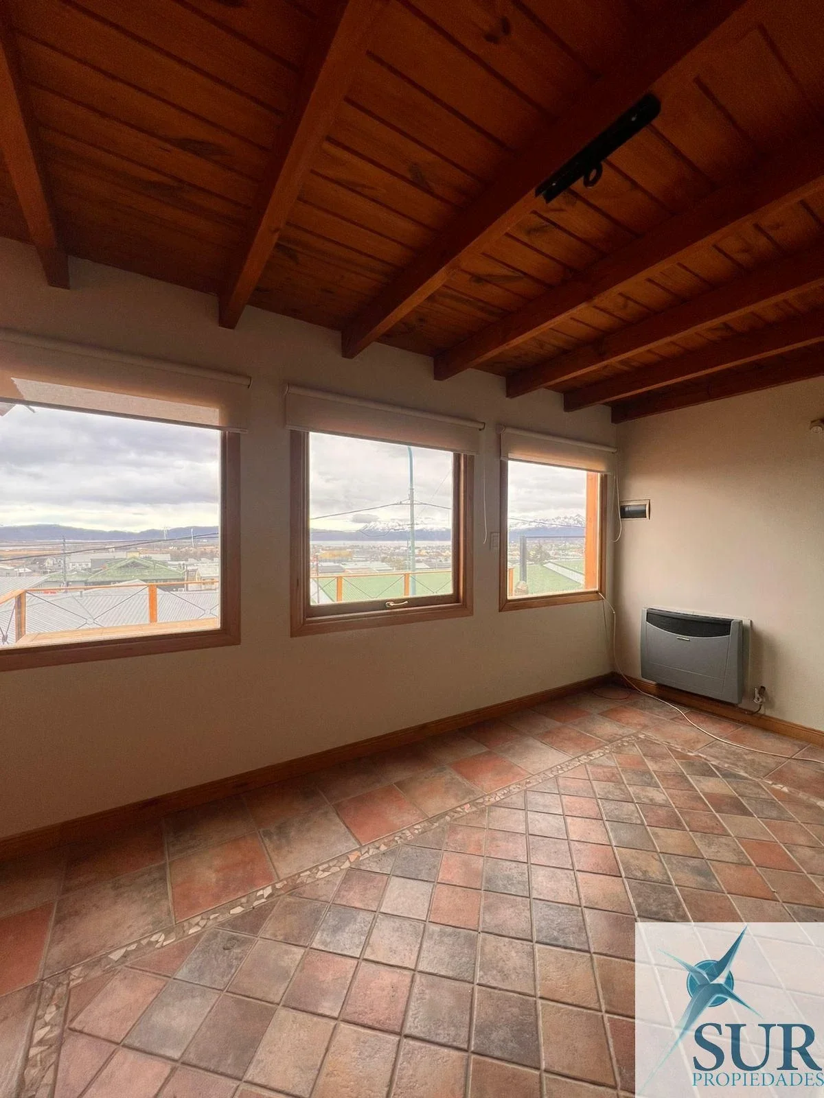 Casa en venta c/ cochera en Ushuaia - Imagen 3