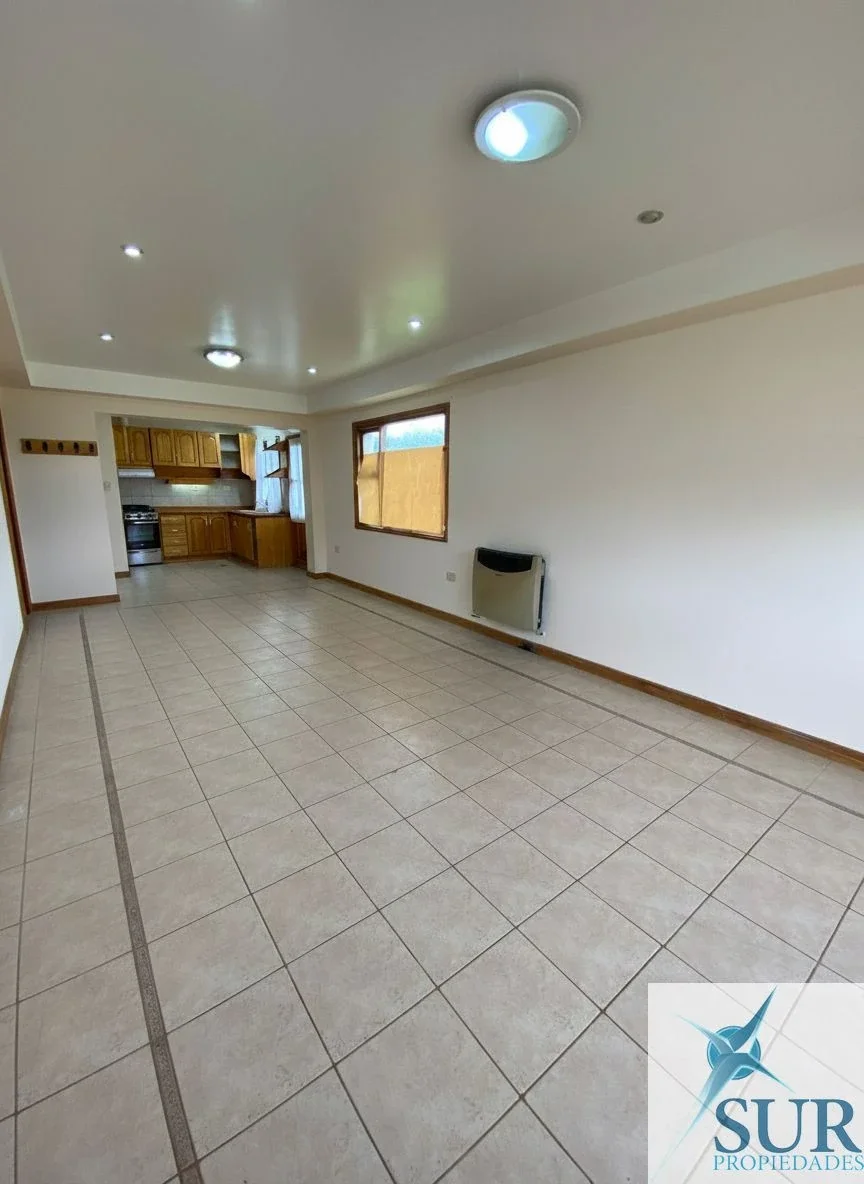 Casa en alquiler c/ cochera en Ushuaia - Imagen 1