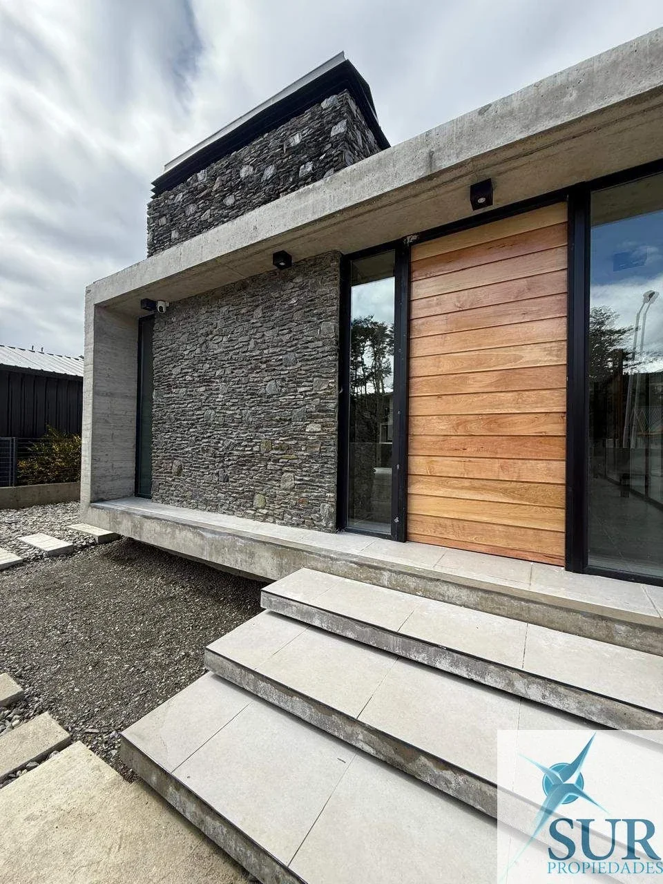Casa en venta c/ cochera en Ushuaia - Imagen 4