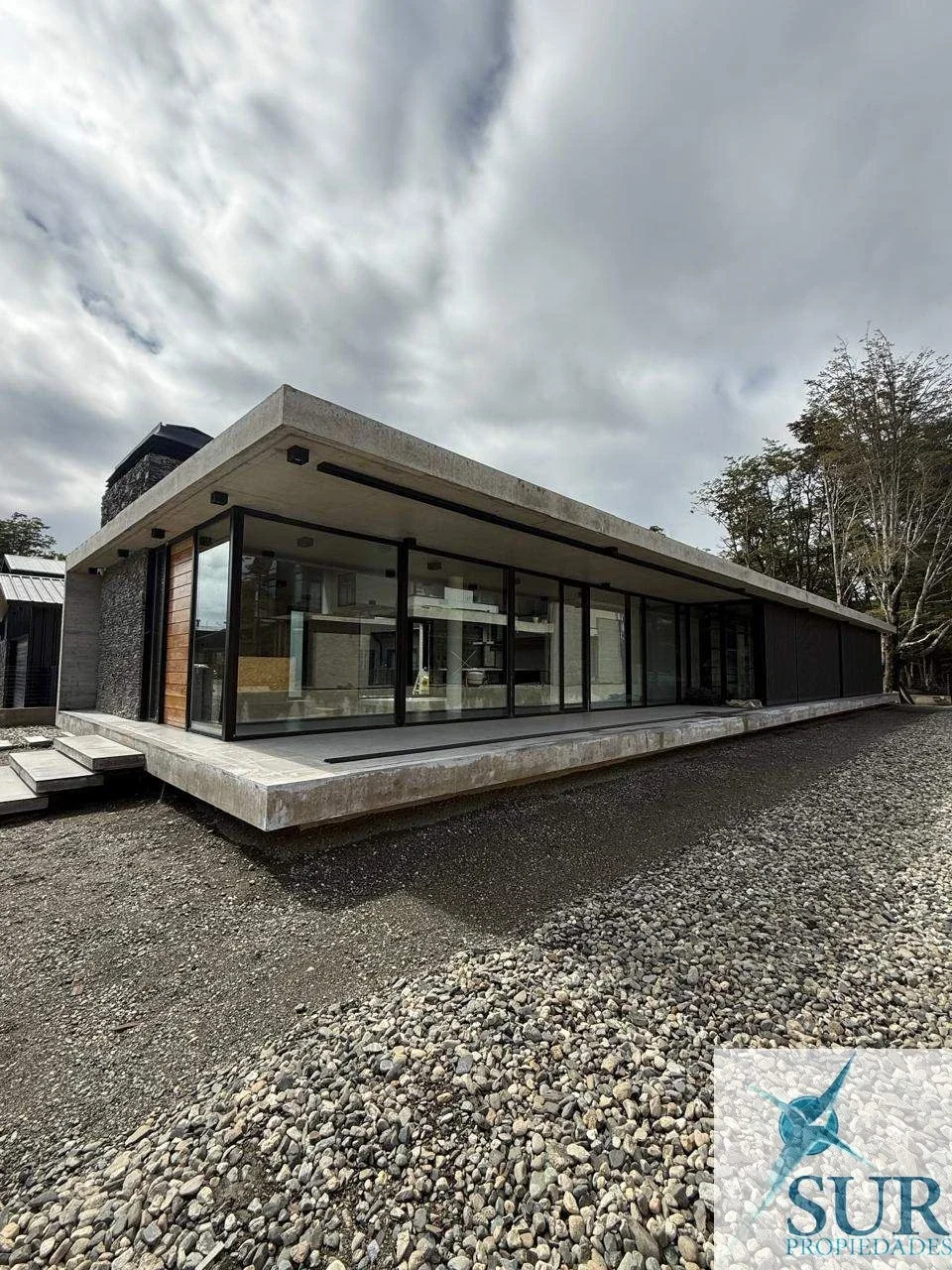 Casa en venta c/ cochera en Ushuaia - Imagen 3