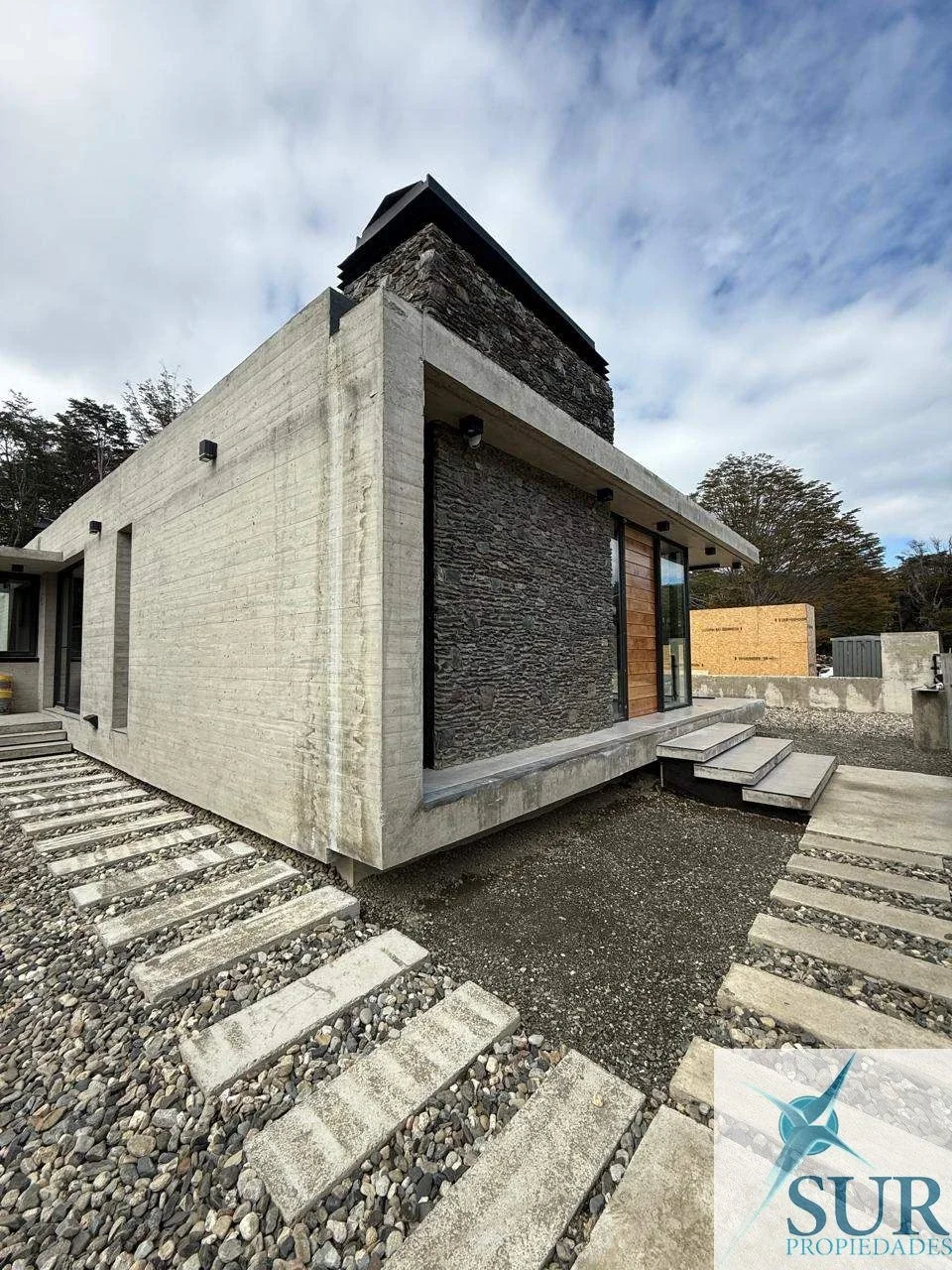 Casa en venta c/ cochera en Ushuaia - Imagen 5