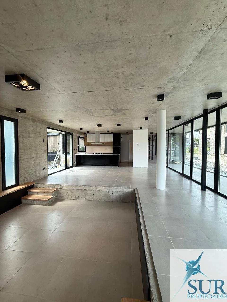Casa en venta c/ cochera en Ushuaia - Imagen 2