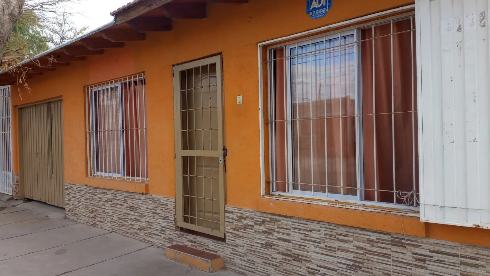 Casa en venta c/ cochera en Rodeo de la Cruz - Imagen 1