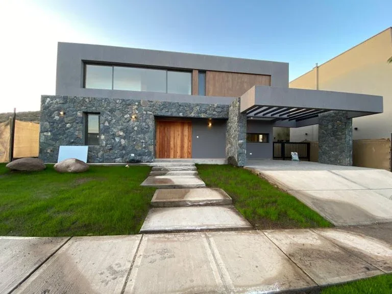 Casa de 3 dormitorios en Barrio Privado Aguaribay - Imagen 2