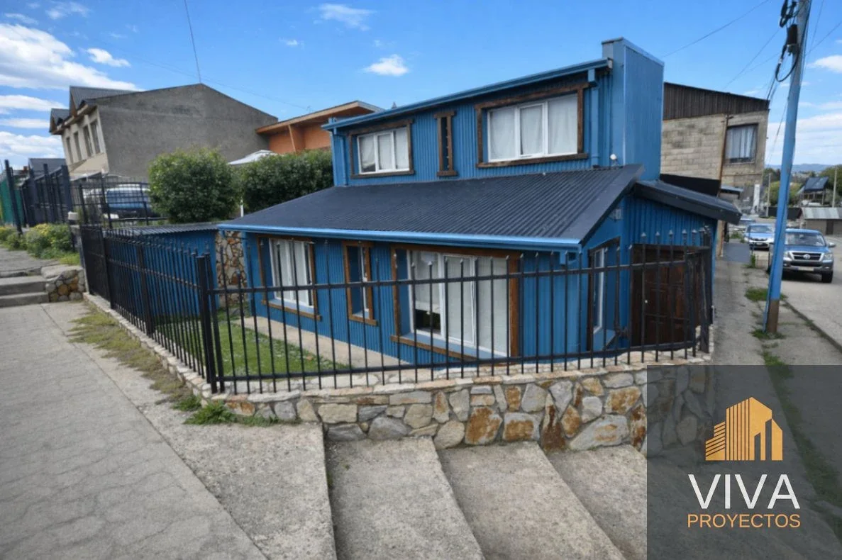 Casa en alquiler en Ushuaia - 4 ambientes. - Imagen 1