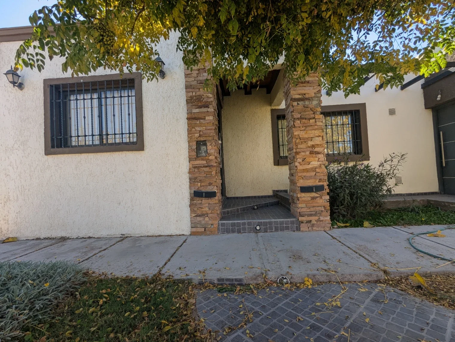 Casa en venta de 3 dormitorios c/ cochera en Los Corralitos - Imagen 2