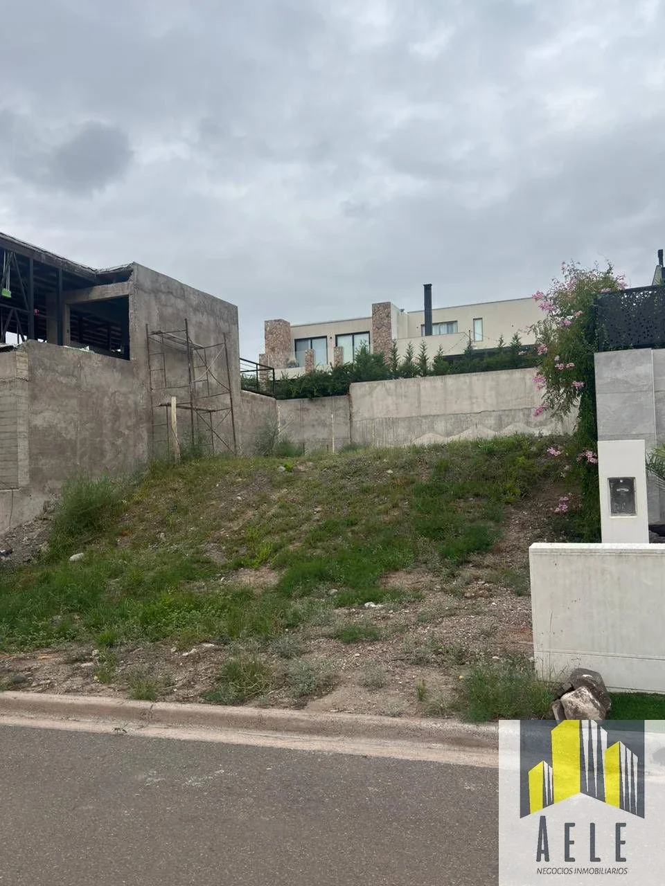 LOTE EN VENTA- B° DALVIAN- 300 M2-MENDOZA - Imagen 5