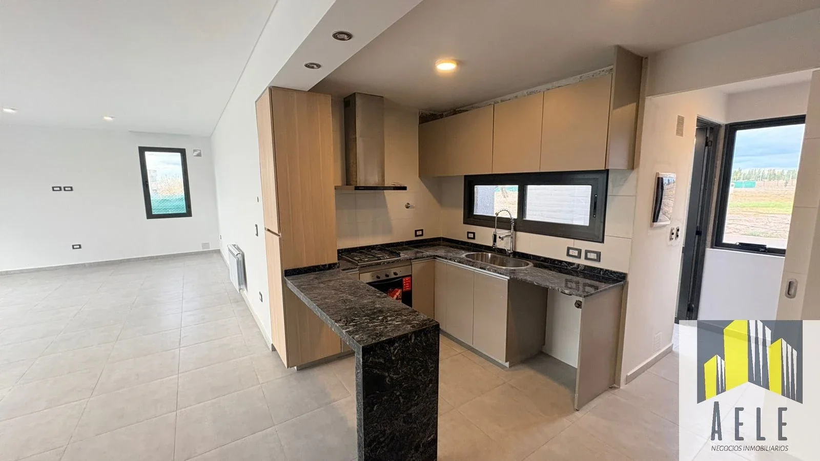CASA A ESTRENAR EN B° PRIVADO -3 HAB+  3 BAÑOS+ COCHERA DOBLE-MAIPU - Imagen 5