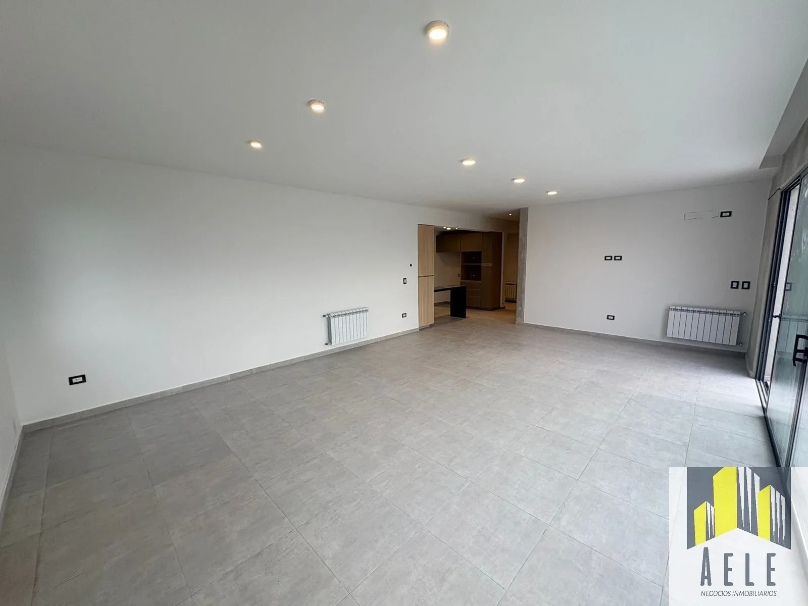 CASA A ESTRENAR EN B° PRIVADO -3 HAB+  3 BAÑOS+ COCHERA DOBLE-MAIPU - Imagen 2