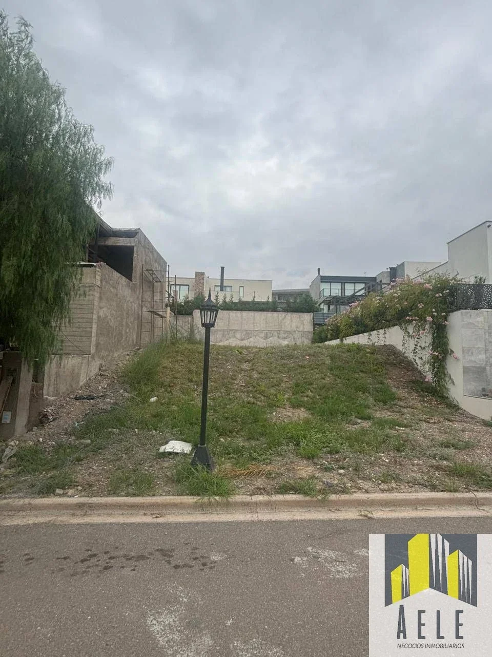 LOTE EN VENTA- B° DALVIAN- 300 M2-MENDOZA - Imagen 3