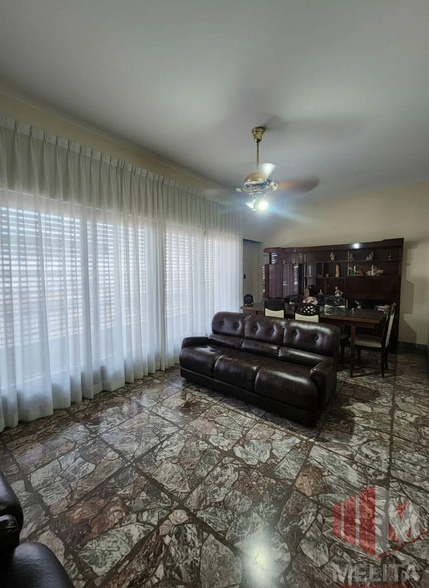 Casa en venta c/ local en Tapiales - Imagen 1