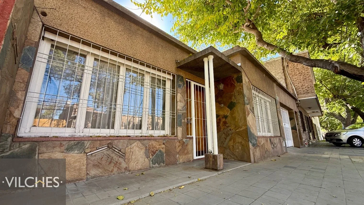 Casa en venta de 3 dormitorios c/ cochera en 4.ª Sección Área Fundacional - Imagen 2