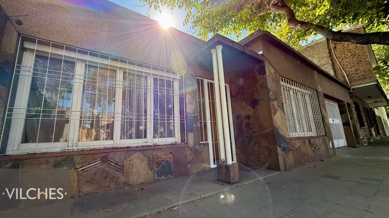 Casa en venta de 3 dormitorios c/ cochera en 4.ª Sección Área Fundacional - Imagen 4