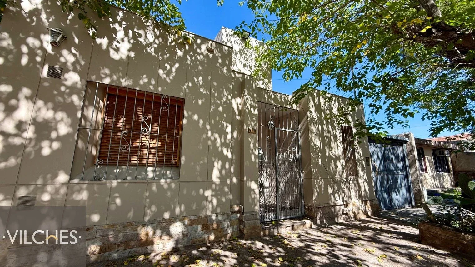 Casa en alquiler c/ cochera en Dorrego - Imagen 1