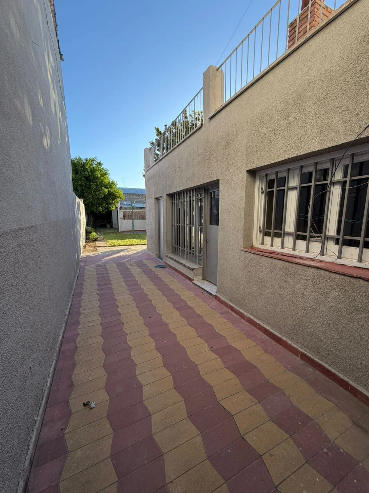 Casa en venta c/ cochera en La Consulta - Imagen 3