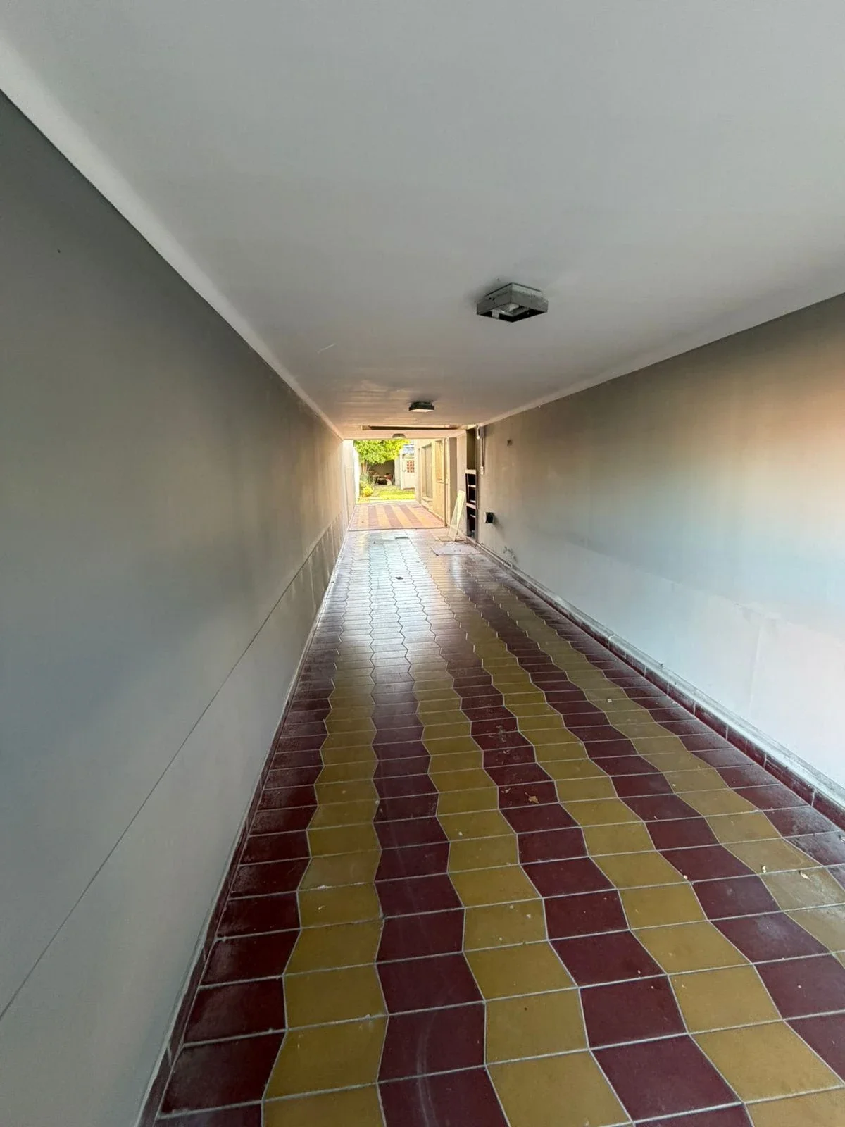 Casa en venta c/ cochera en La Consulta - Imagen 2