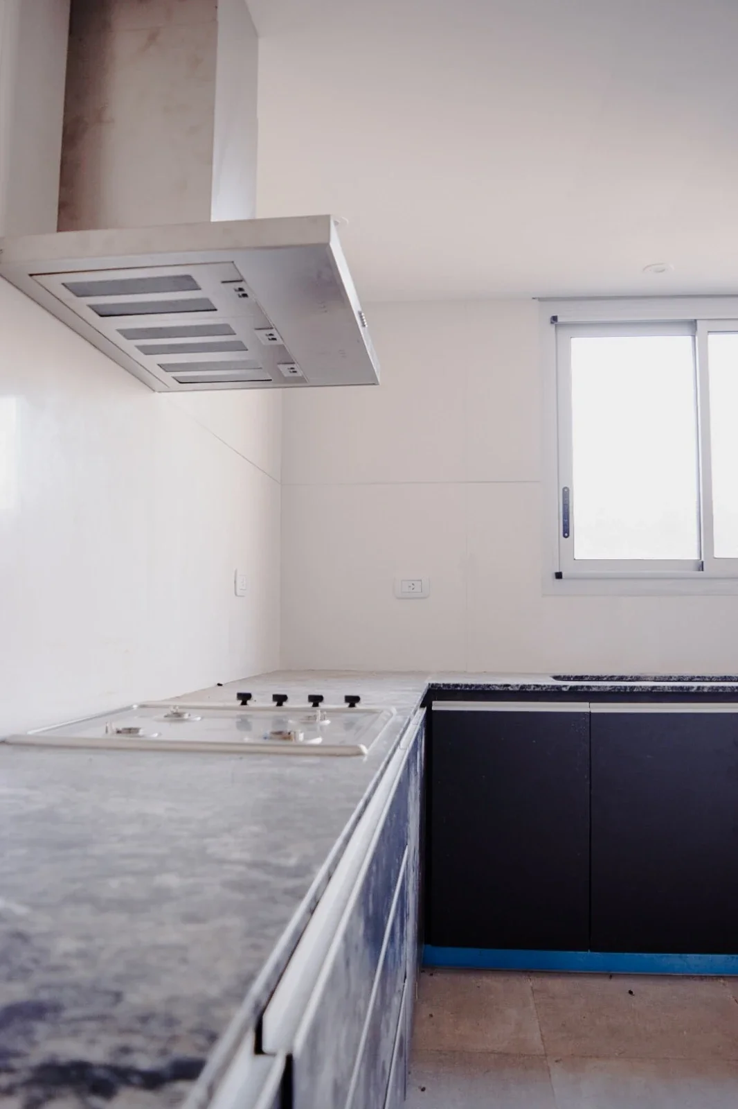 Dúplex en venta, dos dormitorios c/ cochera en La Consulta - Imagen 3