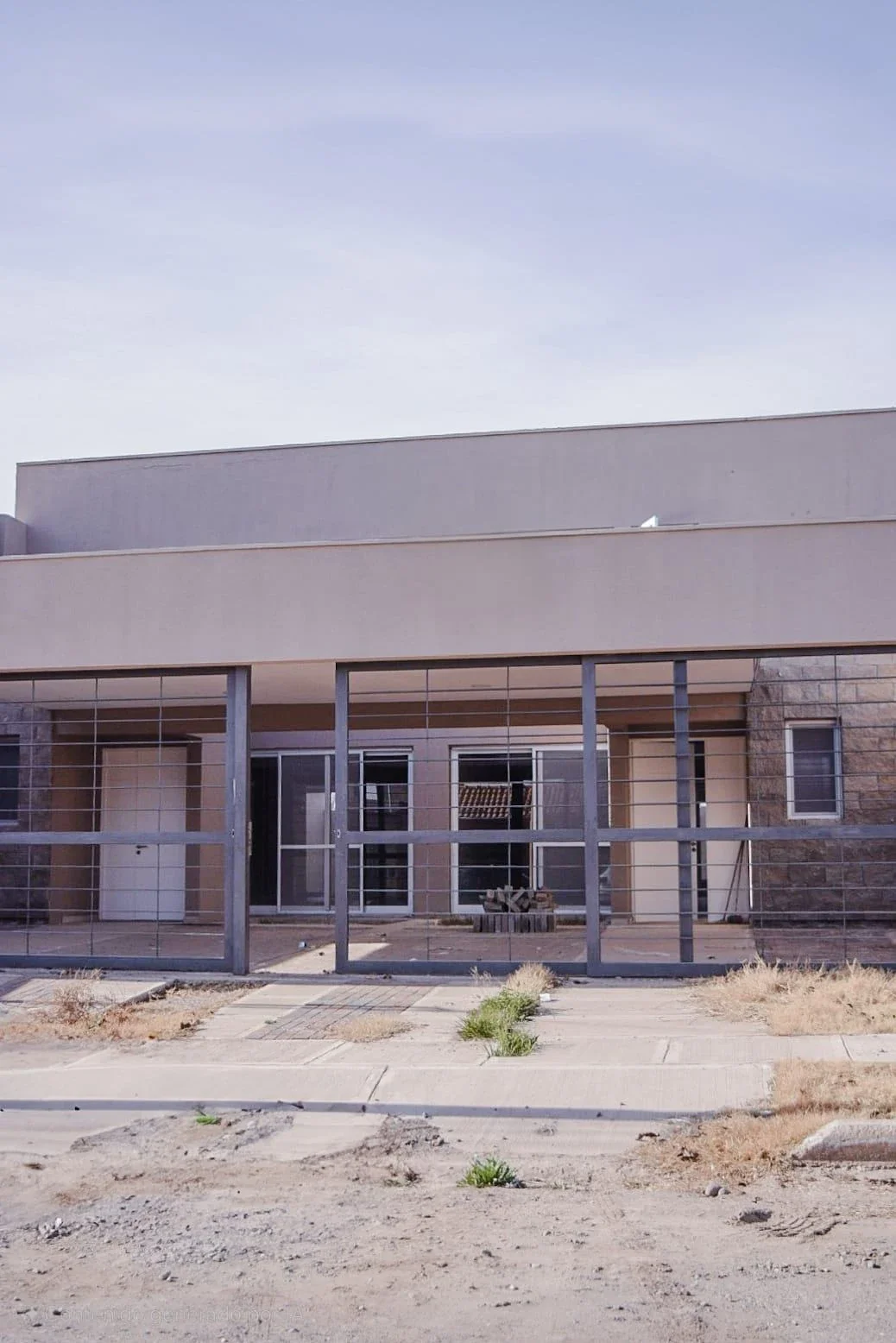 Dúplex en venta, dos dormitorios c/ cochera en La Consulta - Imagen 1