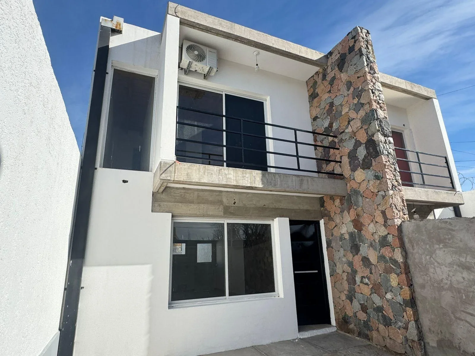 Dúplex en venta de 2 dormitorios c/ cochera en Tunuyán - Imagen 1