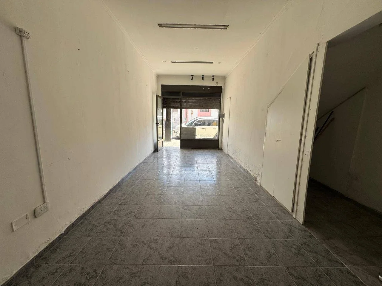 Local comercial en alquiler ubicado en Punta Alta - Imagen 2