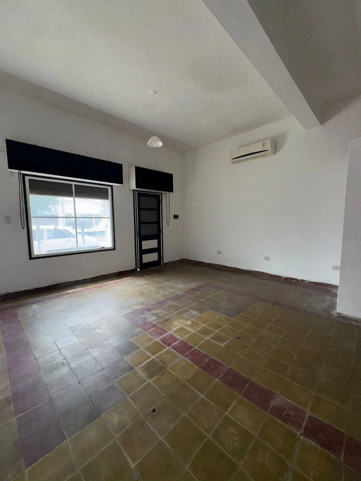 Local comercial en alquiler ubicado en Punta Alta - Imagen 1