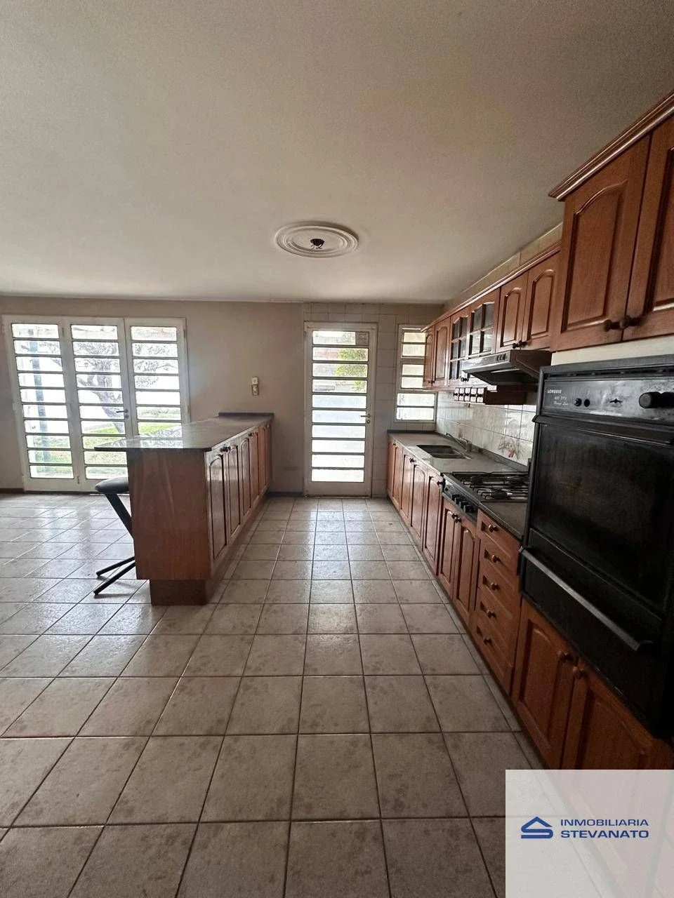Casa en alquiler de 4 dormitorios c/ cochera en Otros Barrios - Imagen 4
