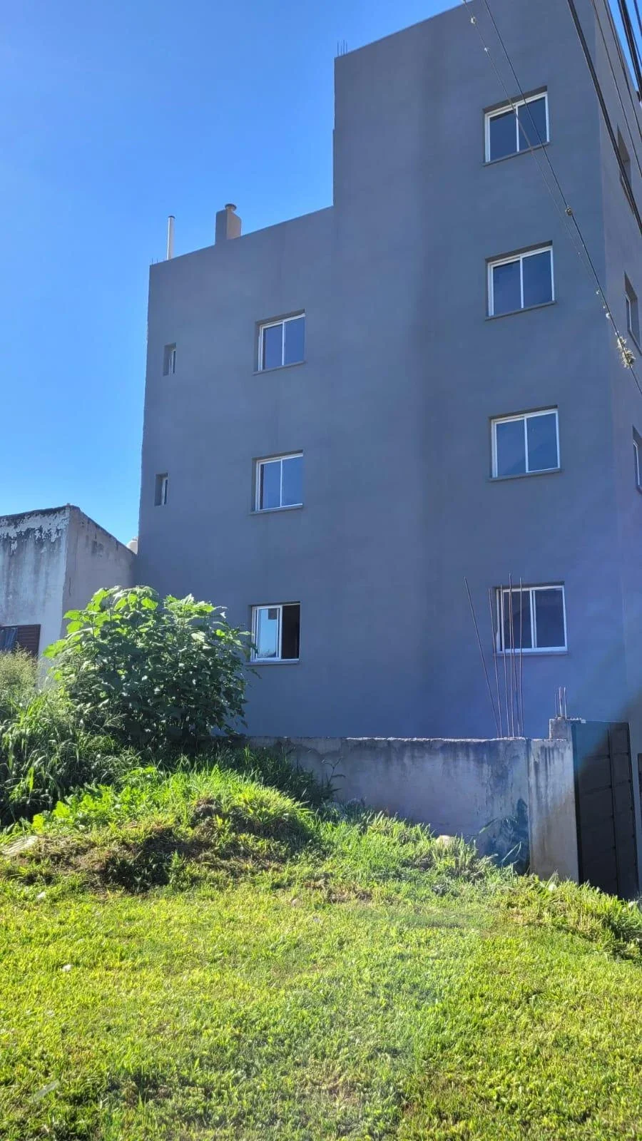 Departamento con patio en alquiler en Sargento Cabral - Imagen 2