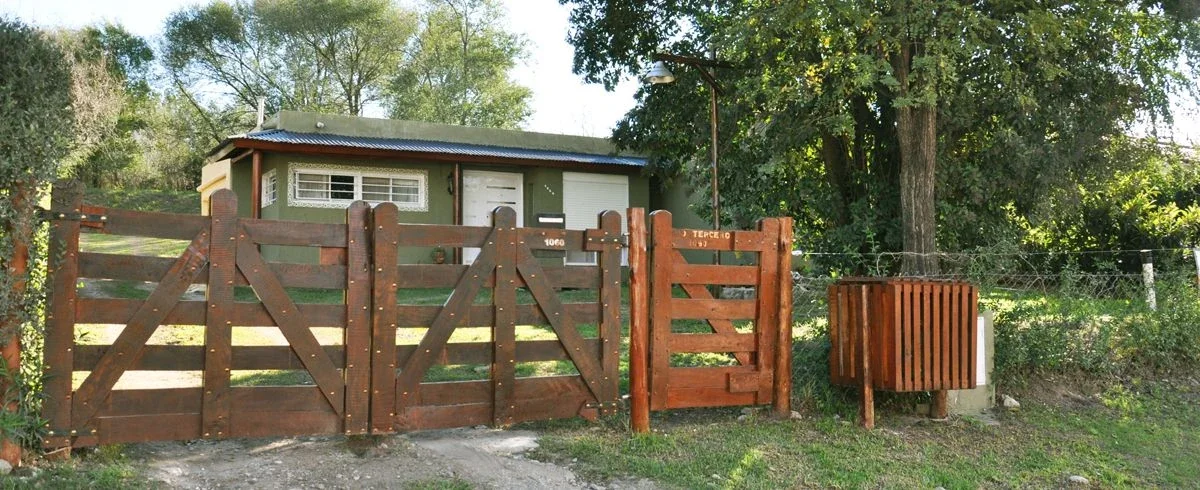 Casa en venta de 2 dormitorios c/ cochera en La Falda - Imagen 2