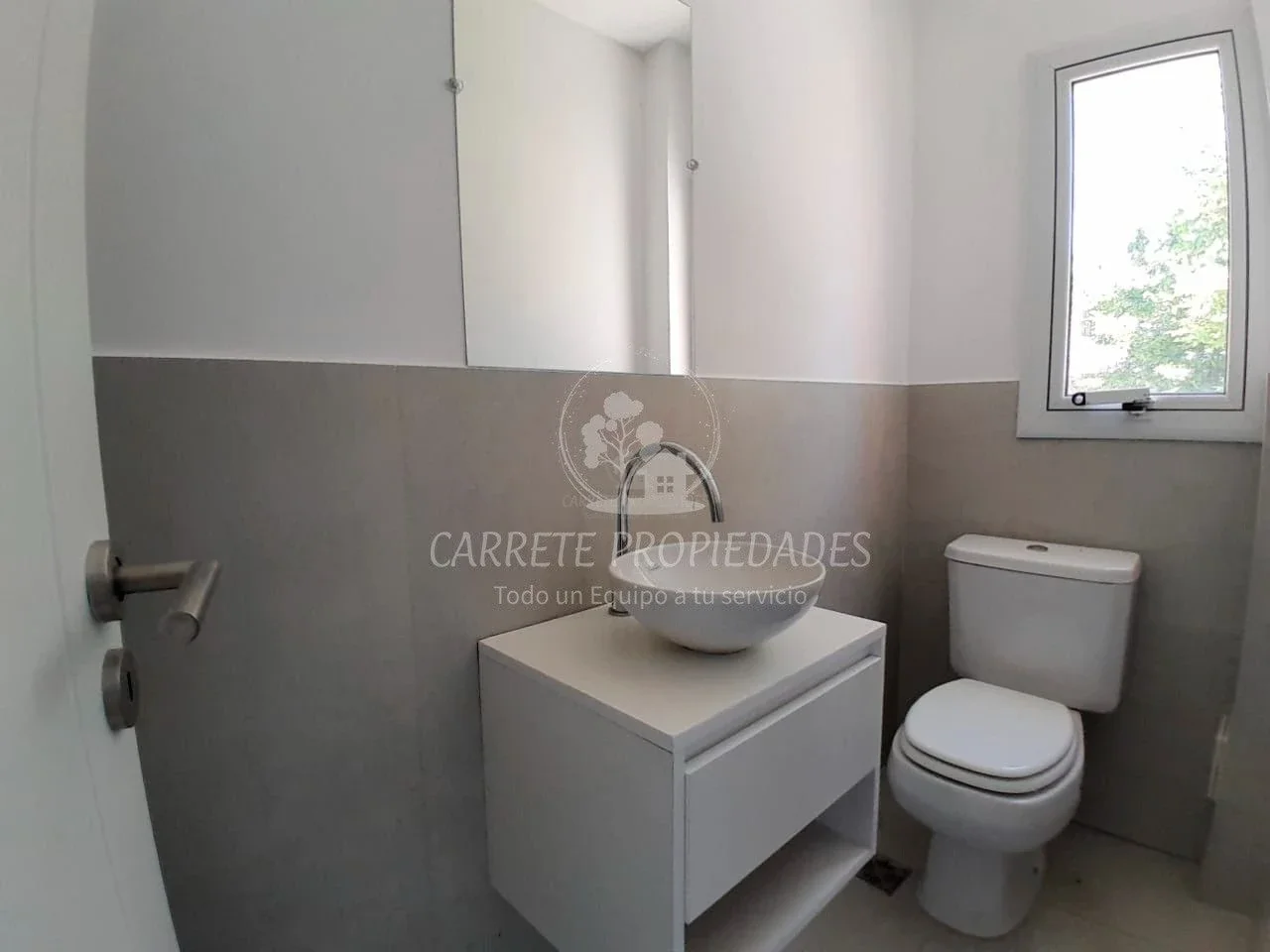 Venta Casa Moderna de 3 dormitorios, pileta y cochera. El Cantón - Imagen 5
