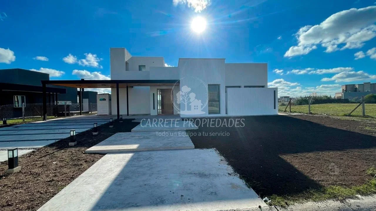 Casa en venta de 4 dormitorios a la Laguna, pileta y fogonero. San Sebastián - Imagen 3