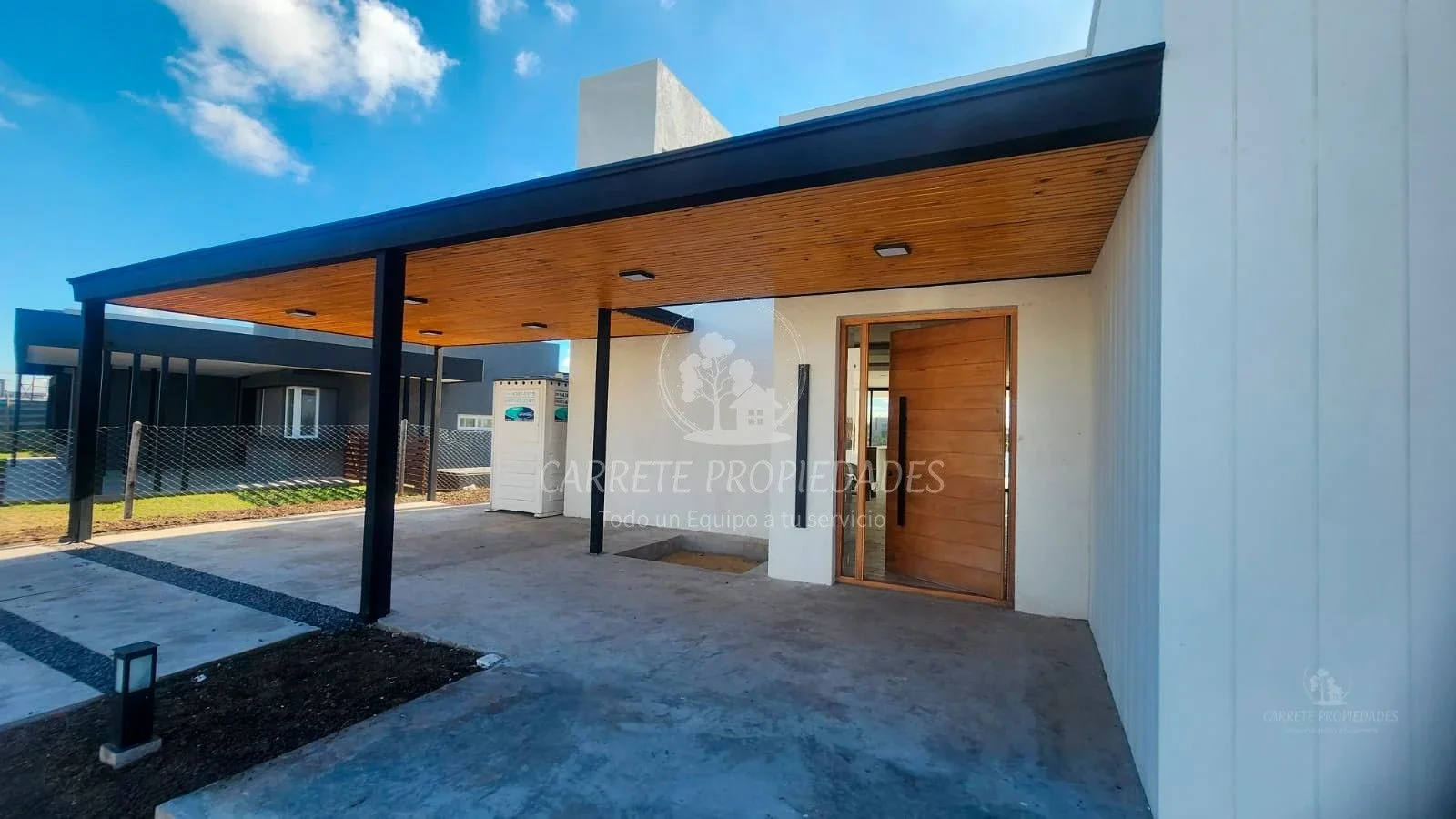 Casa en venta de 4 dormitorios a la Laguna, pileta y fogonero. San Sebastián - Imagen 1
