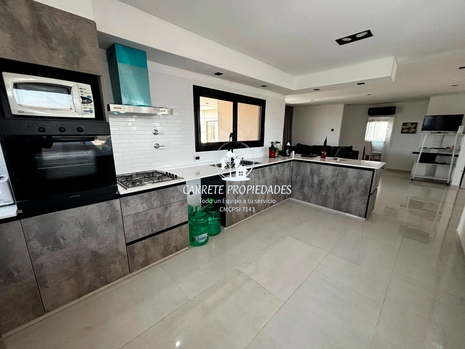Casa en venta con pileta y cochera. Lote con fondo a verde. Barrio San Ramiro - Imagen 5