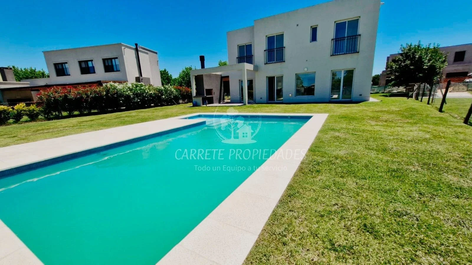Venta Casa Moderna de 3 dormitorios, pileta y cochera. El Cantón - Imagen 1