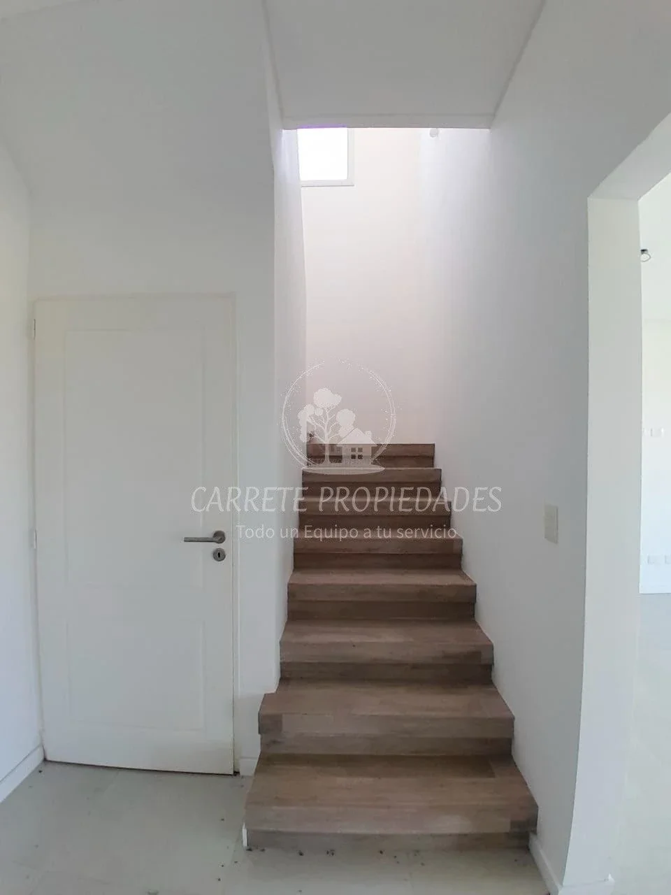 Venta Casa Moderna de 3 dormitorios, pileta y cochera. El Cantón - Imagen 4