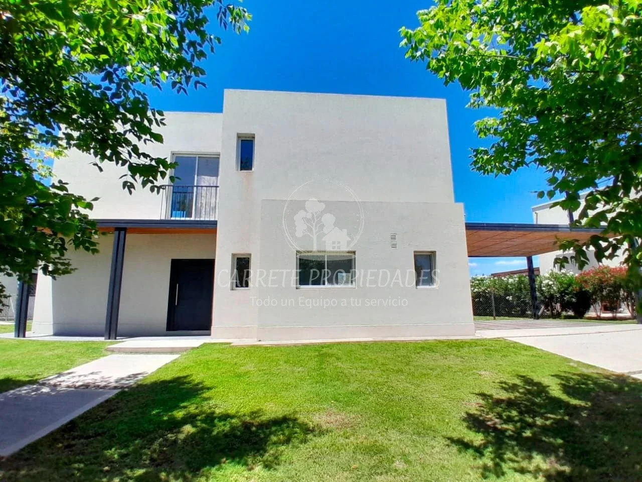 Venta Casa Moderna de 3 dormitorios, pileta y cochera. El Cantón - Imagen 2