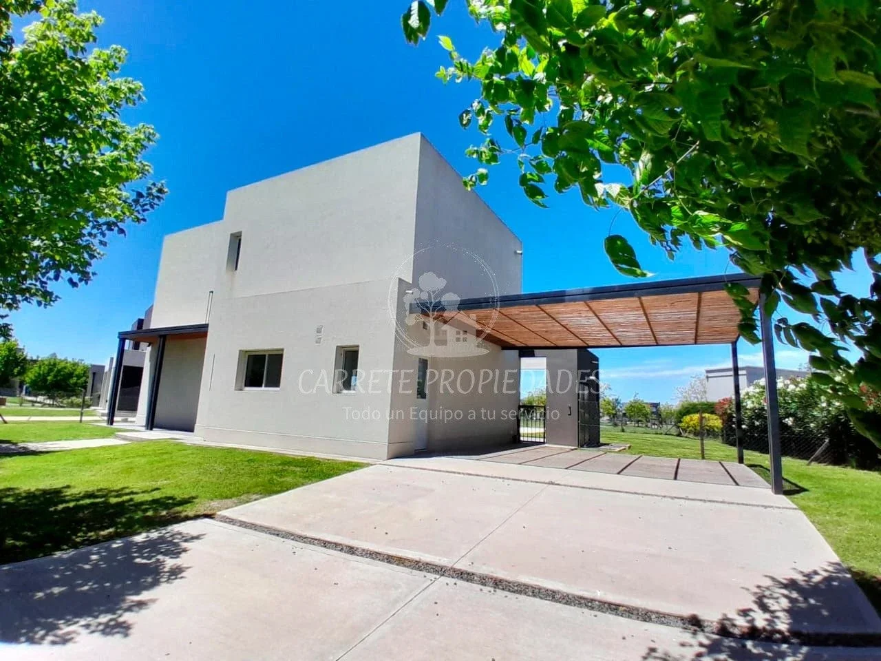 Venta Casa Moderna de 3 dormitorios, pileta y cochera. El Cantón - Imagen 3