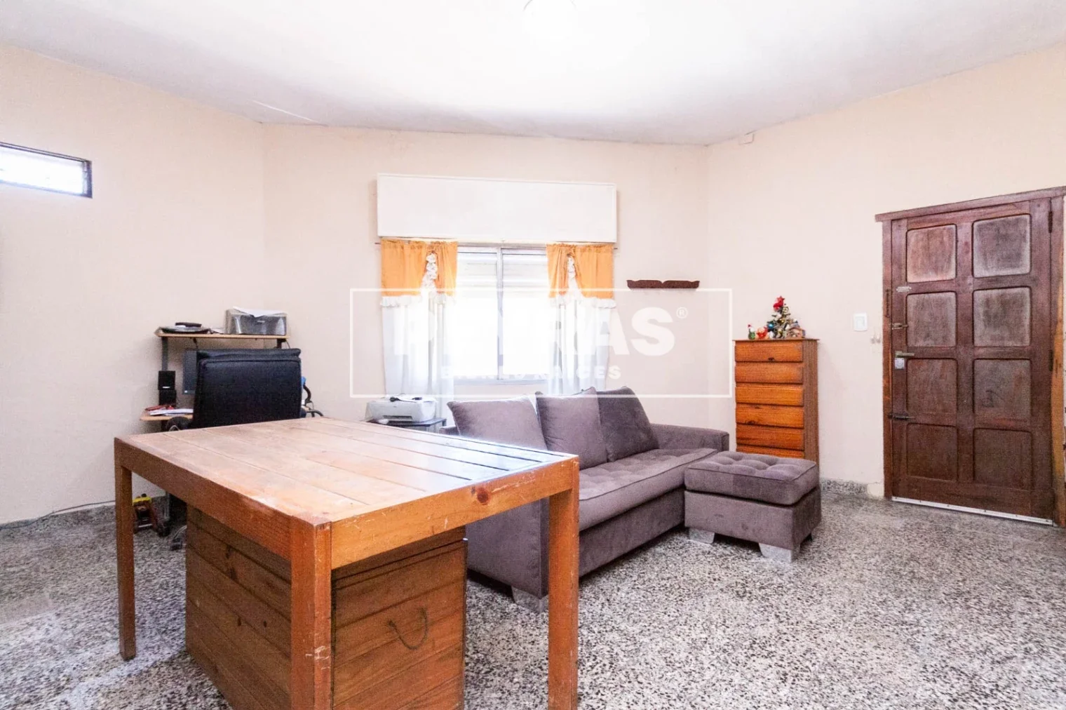 Casa en lote propio con cochera y terraza - Imagen 3