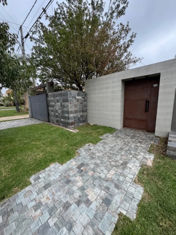 Casa en venta de 3 dormitorios c/ cochera en Río Tercero - Imagen 2