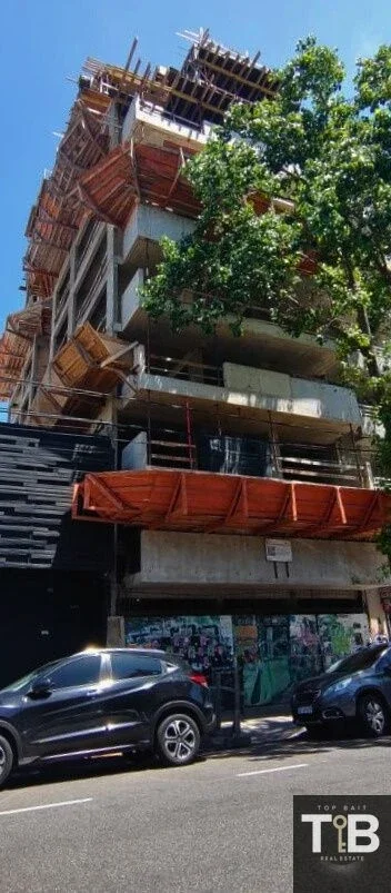 Monoambiente amplio, divisible, con balcón - Posesión 2027 - Imagen 4