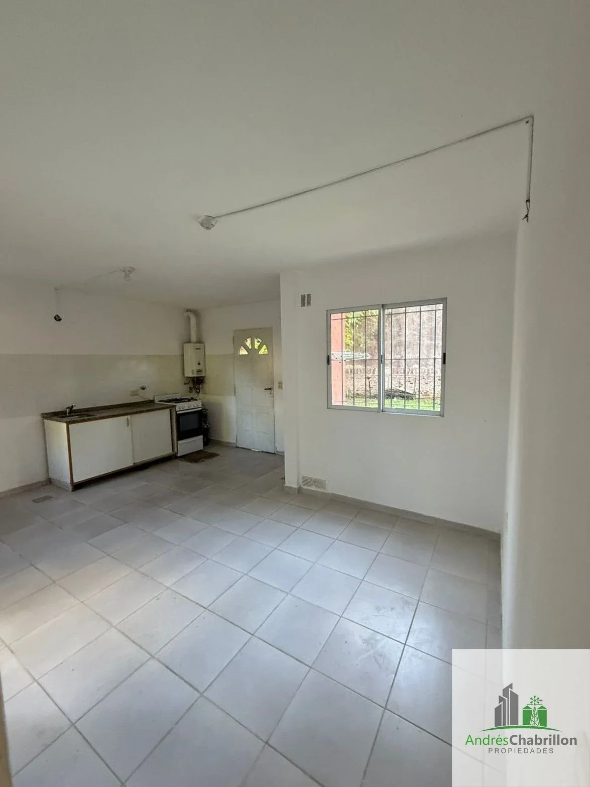 Amplio dúplex en Barrio Nebel con jardín y cochera - Imagen 4