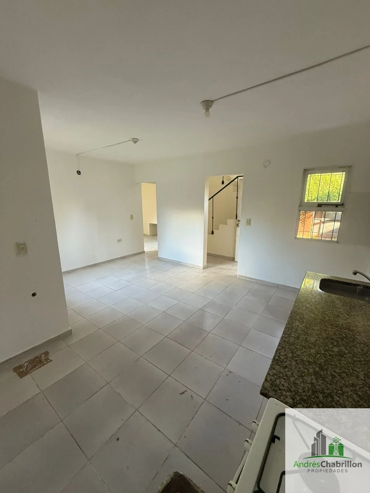 Amplio dúplex en Barrio Nebel con jardín y cochera - Imagen 5