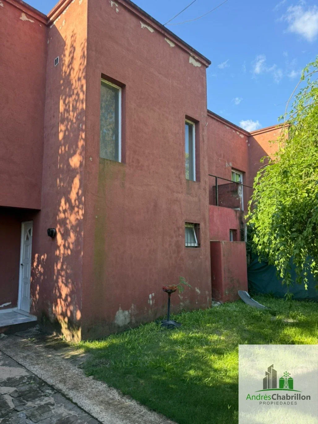 Amplio dúplex en Barrio Nebel con jardín y cochera - Imagen 1