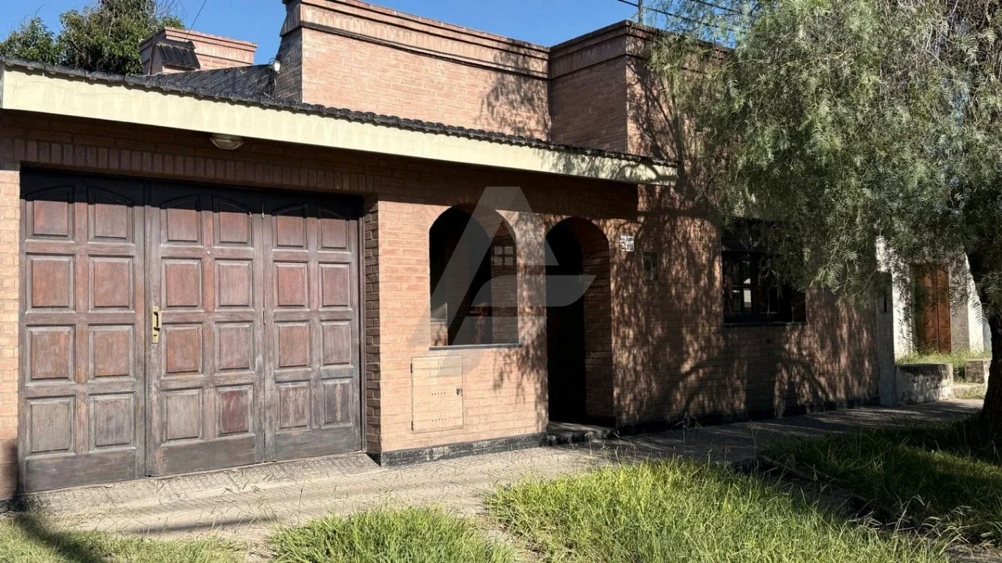 Casa en venta c/ cochera en Río Cuarto - Imagen 2