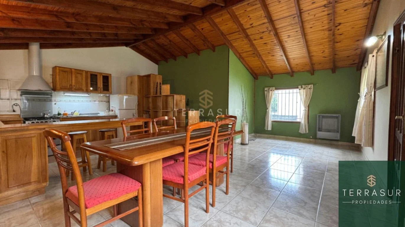 Casa en venta de 2 dormitorios c/ cochera en Ushuaia - Imagen 2