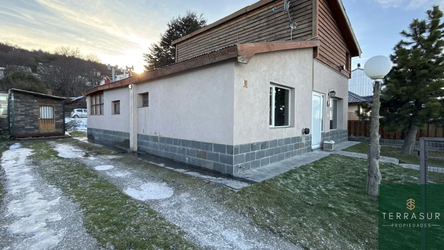 Casa en venta c/ cochera en Ushuaia - Imagen 3