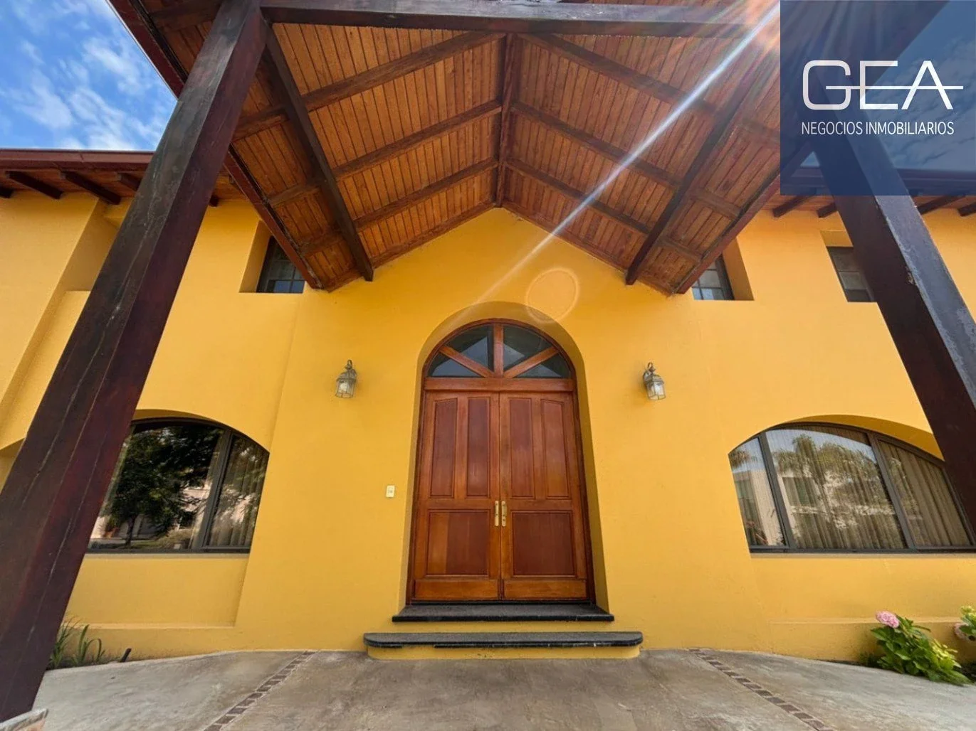 VENTA. Altos del Chateau. Casa de categoría 4 dormitorios. 1500m2 terreno! - Imagen 4