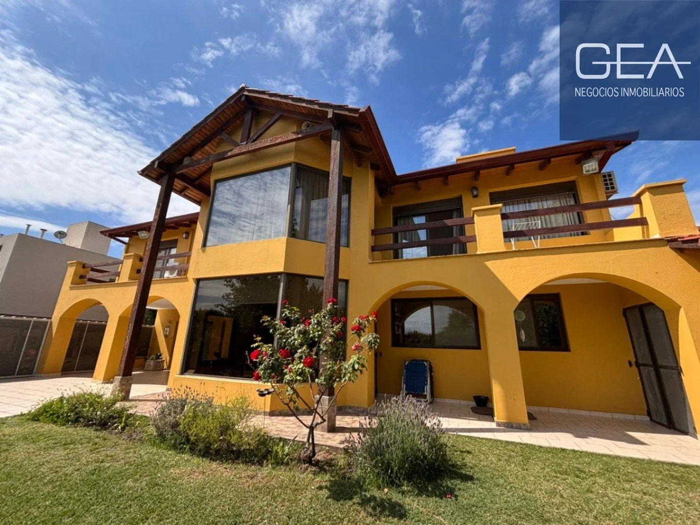 VENTA. Altos del Chateau. Casa de categoría 4 dormitorios. 1500m2 terreno! - Imagen 5