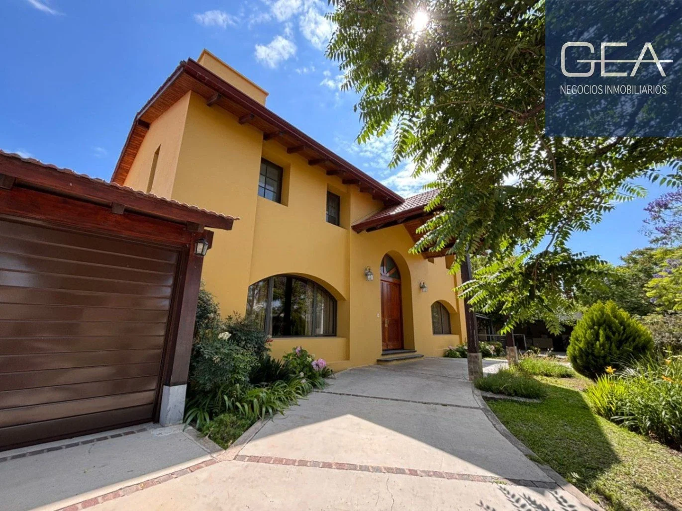 VENTA. Altos del Chateau. Casa de categoría 4 dormitorios. 1500m2 terreno! - Imagen 1