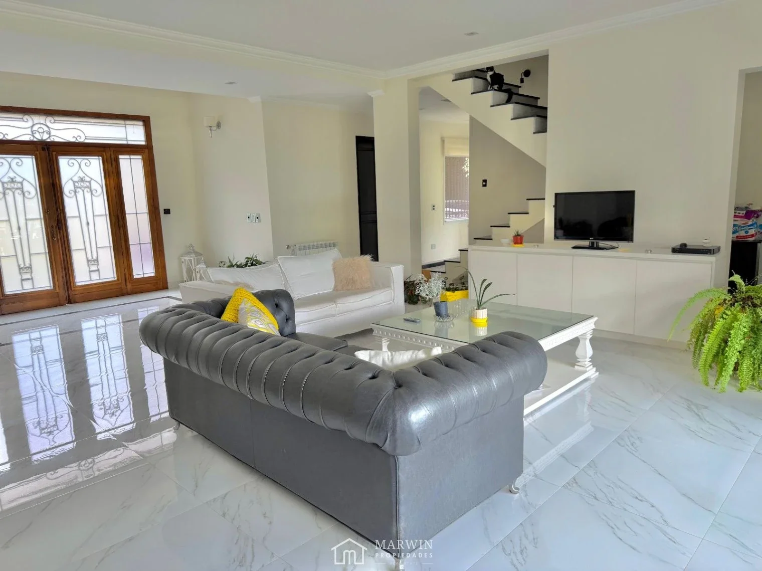 Residencia de Categoria Estilo Francés en Campos de Roca I - Imagen 5