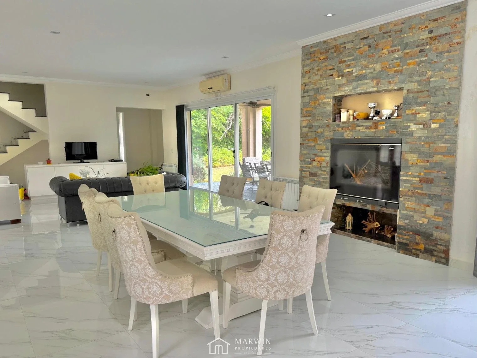 Residencia de Categoria Estilo Francés en Campos de Roca I - Imagen 3